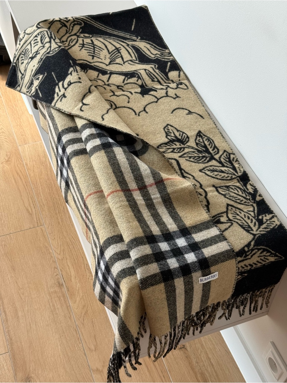 Burberry Oversized Reversible Cashmere Scarf 210 x 250 cm 100% Cashmere
